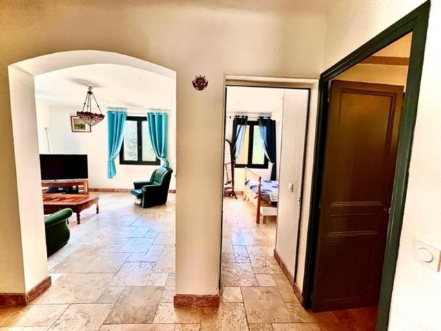 Grand Appartement En Face Du Village Moustiers-Sainte-Marie Bagian luar foto