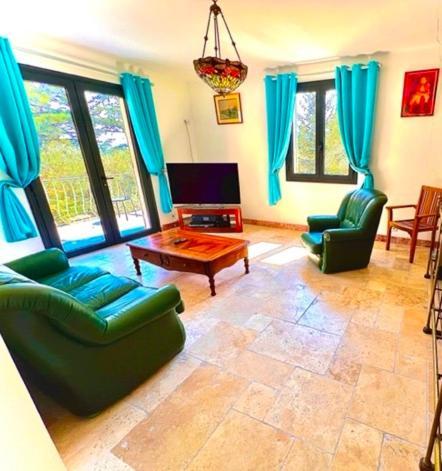 Grand Appartement En Face Du Village Moustiers-Sainte-Marie Bagian luar foto